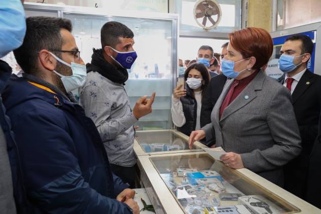 Akşener, Şanlıurfa'da vatandaşı dinledi 14 03A46A0C A352 4999 A3FD A43F9CA5CFE4