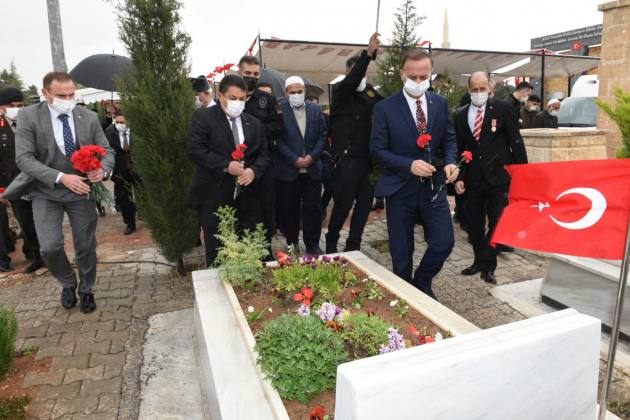 2713F81B E2A1 4131 97A3 2A24885AF1E3