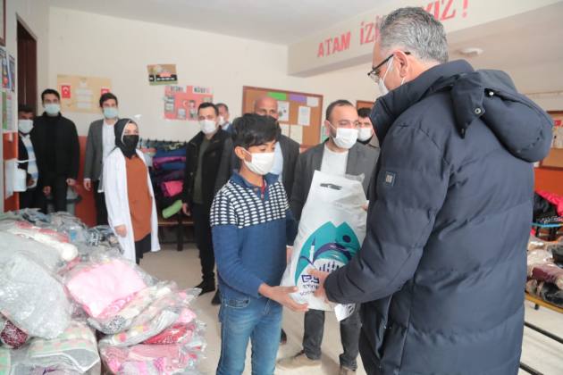 EYYUBIYE BELEDIYESI DEZAVANTAJLI OGRENCILERI UNUTMADI 5