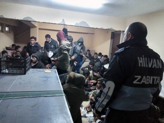 Yakalanan Mültecilere Yardım 6 Hilvan Multeci 3