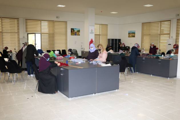 KARAKÖPRÜ’DE KADINLAR GİYİM KURSUNDA MESLEK ÖĞRENİYOR 11 KKopru Bld Karakoprude kadinlar giyim kursunda meslek ogreniyor 6