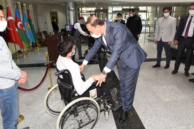 vali erin akulu sandalye 2