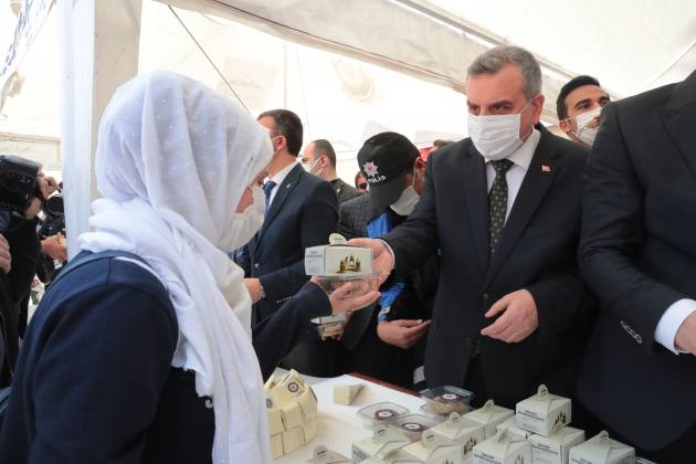 90E4F01C 8946 405B 826F 01956555ADEB