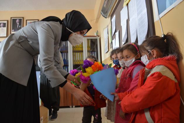 öğrencilere kırtasiye 11 E4FB9D64 F24E 4517 8EE9 14750A21502A