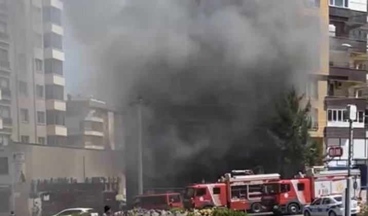 Karaköprü'de korkutan yangın 6 84318640 AC97 451B AA52 CD2635228032