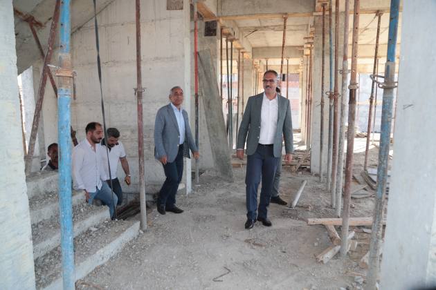 BASKAN KUS YAPIMI SUREN GENCLIK MERKEZINI INCELEDI. 1