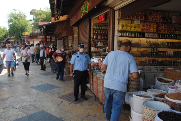 ZABITA'DAN KALDIRIM İŞGALİ DENETİMİ 11 13EC4D3B 236F 40DC 96F9 172593FF4F42