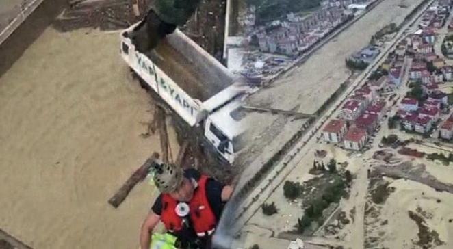 E7A82DFE 5412 45F3 9B20 83B88BE6C5D8