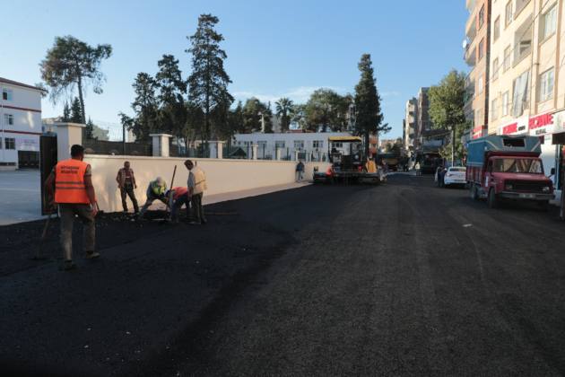 BİRECİK’TE ASFALT ÇALIŞMASI 11 BASKAN BEYAZGUL BIRECIKTE YURUTULEN ASFALT CALISMALARINI INCELEDI 6