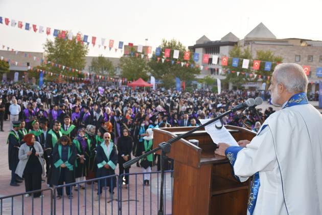 Harran Üniversitesi’nden Mezuniyet Coşkusu 11 HRUDSC 0360