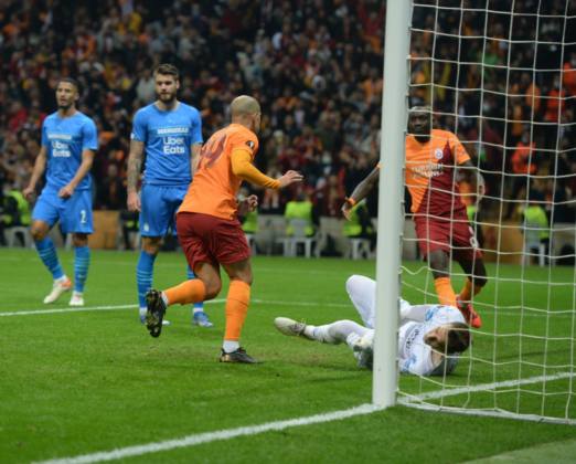 Aslan Avrupa’da Tur Atladı… 10 54252D9E 61C9 4048 92C9 AE57376CD190