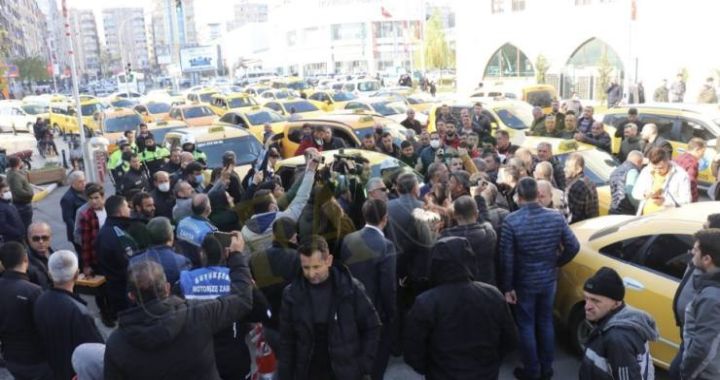 TAKSİCİ GERGİNLİĞİ ! 11 ACBBC46E 18B3 4B57 B528 C52DCBBF09F3