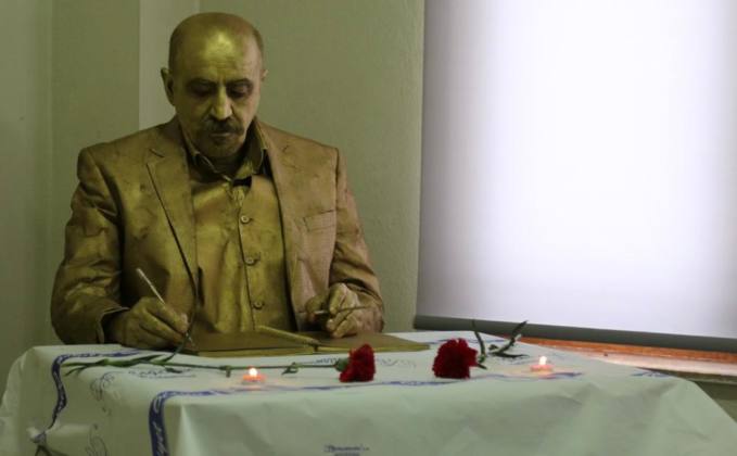 40A89940 CA3B 4EB8 99DD 076B44D257E2