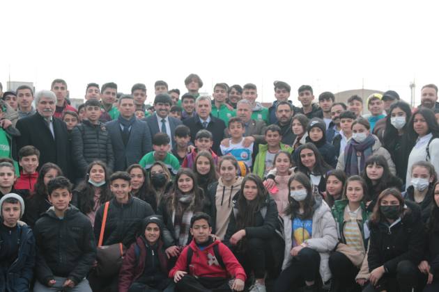 BASKAN BEYAZGUL AMATOR SPORCULARLA BIR ARAYA GELDI 1