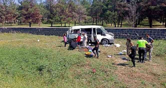 Urfa Haberleri minibüs devrildi: 5 yaralı