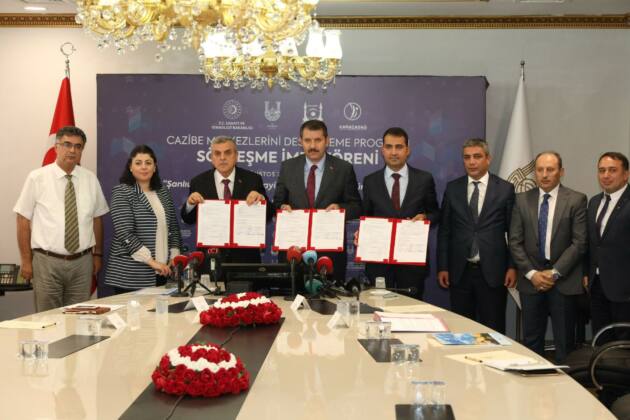 39EDEDB5 721F 4A14 800C B4ABD9D14C3C