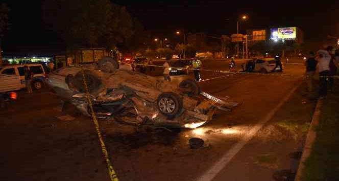 otomobiller çarpıştı: 1 ölü, 4 yaralı