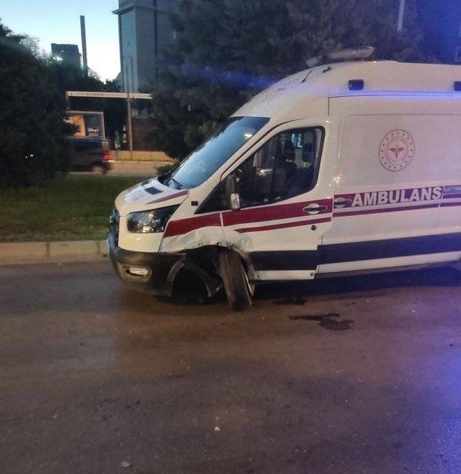 Bergama’da Ambulans Kazası