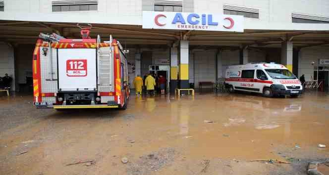 Urfa Haberleri Selin vurduğu hastanenin yoğun bakım ünitesi boşaltıldı