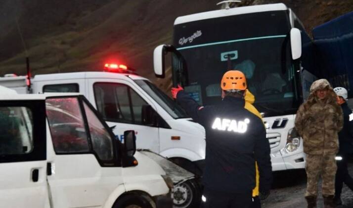 Hakkari'de zincirleme kaza: 3 ölü, 7 yaralı 6 2A182D39 10AB 4222 ABB5 193D06799AC5