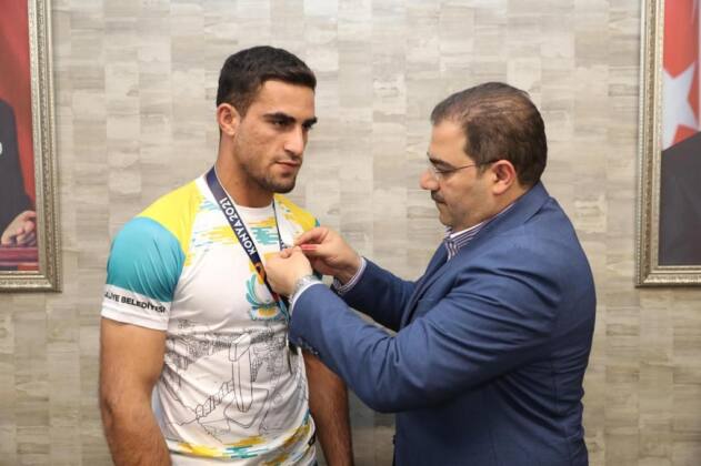 ŞAMPİYONLAR ÖDÜLLENDİRİLDİ 11 e2f1cc07 ad28 408d bb05 e93d1db84ebc