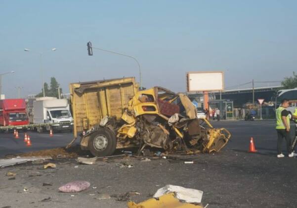 Trafik Kazası: 1 ölü, 28 Yaralı