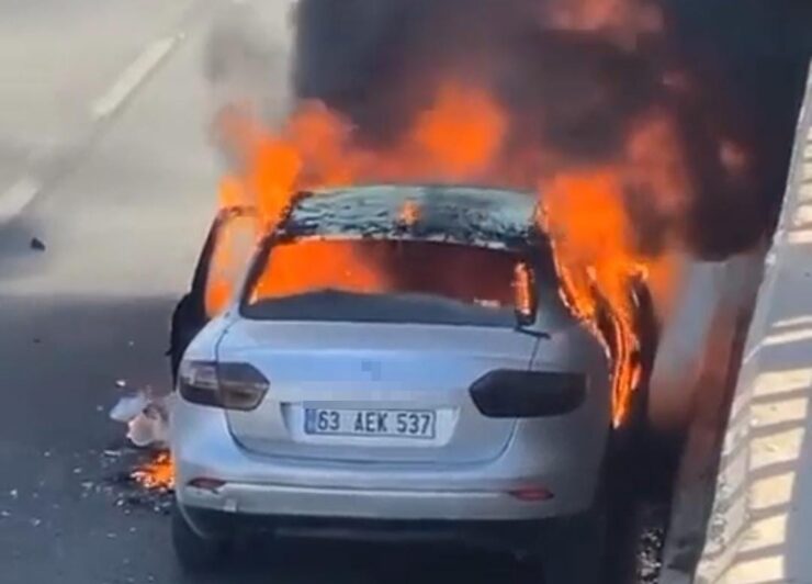 Urfa Haberleri Şanlıurfa’da seyir halindeki otomobil alev topuna döndü