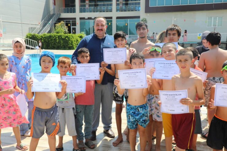 Viranşehir’de yüzme kursu öğrencilerine eğitim sertifikası verildi
