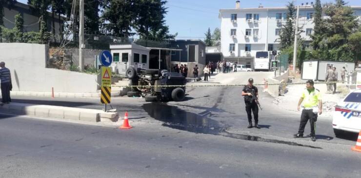 Şanlıurfa’da zırhlı polis aracı devrildi: 1 polis şehit
