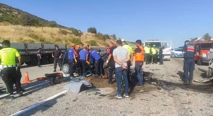 Adıyaman'da kafa kafaya feci kaza: 4 ölü, 3 yaralı 10 IMG 20230816 WA0013