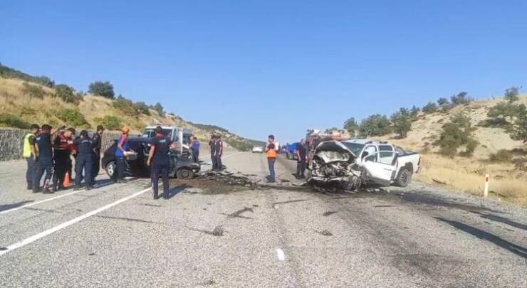 Adıyaman'da kafa kafaya feci kaza: 4 ölü, 3 yaralı 11 IMG 20230816 WA0015