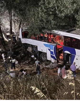 Yolcu otobüsü devrildi 11 ölü çok sayıda yaralı var