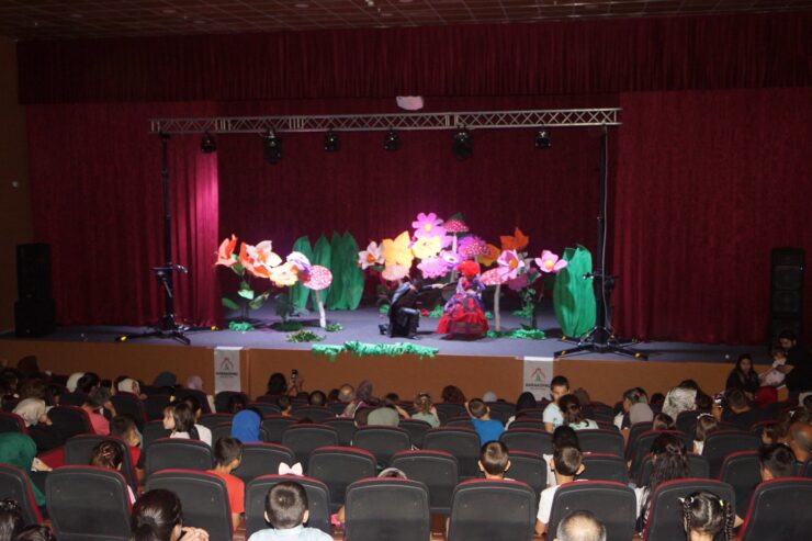Urfa Haberleri çocuklar için ‘Alice Harikalar Diyarında’ tiyatro oyunu sahnelendi