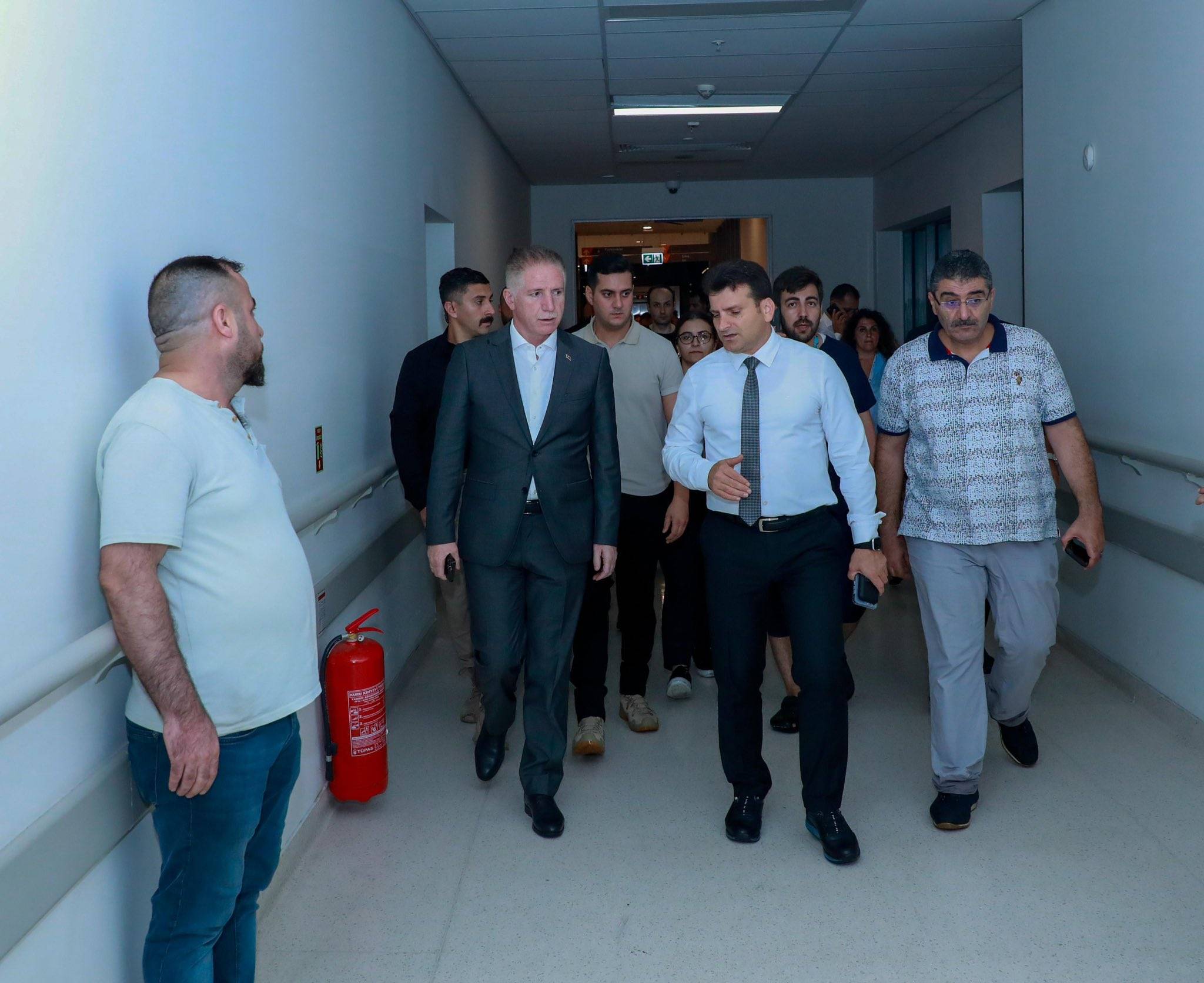 Başakşehir Çam ve Sakura Şehir Hastanesi'ni Su Bastı ! 6 İstanbul Valisi Çam ve Sakura Şehir Hastanesinde incelemelerde bulundu