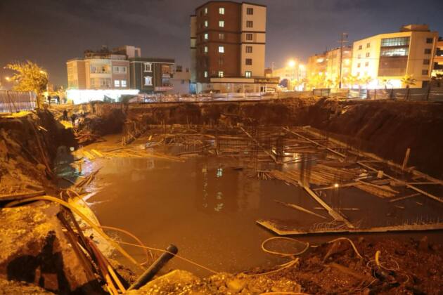 KOLLEKTÖR HATTINDA ÇALIŞMA 11 42368735 e008 497c 849d 88ec2d2cf000