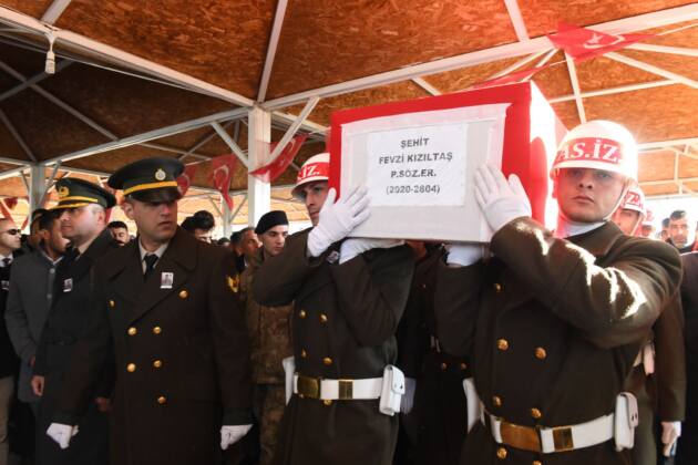 ŞANLIURFA ŞEHİDİNİ SON YOLCULUĞUNA UĞURLADI 6 5e992055 5be2 46e1 8be1 74170201a387