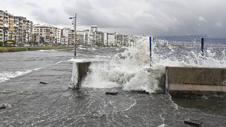 Urfa Haberleri İzmir’de yağmur ve fırtına