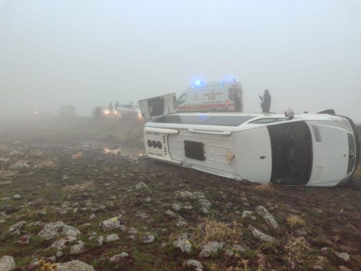 Urfa Haberleri Siverek’te korkutan kaza: 9 yaralı
