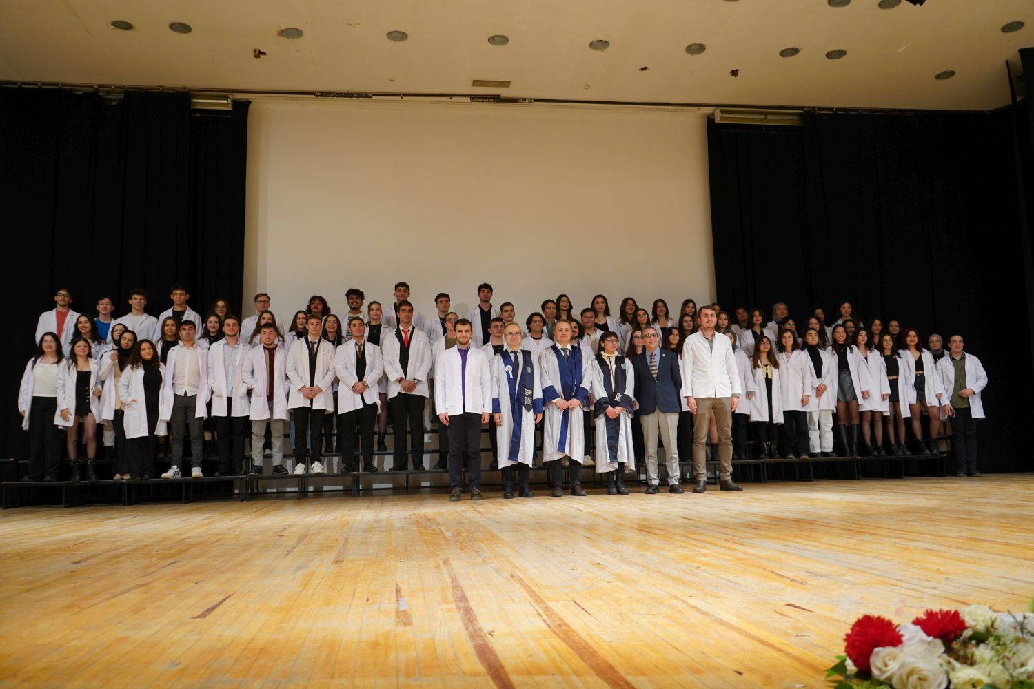 EU Saglik Fakultesinde Beyaz Onluk Toreni