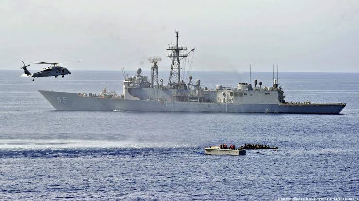 Bir Norveç tankeri Yemen açıklarında füzeyle vuruldu