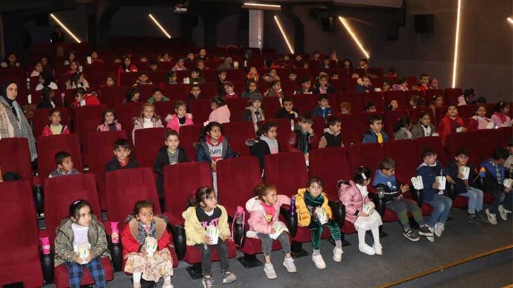 Dijital sinema salonu minikleri misafir etti