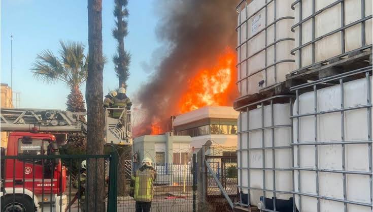 İzmir’de parfüm fabrikasında yangın: 1 ölü, 3 yaralı