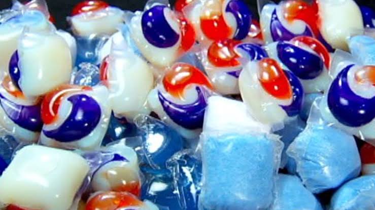 Urfa Haberleri Seçim kampanyasında dağıtılan deterjan kapsülünü yiyen üç kişi zehirlendi