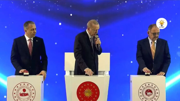 Urfa Haberleri Cumhurbaşkanı Erdoğan Şanlıurfa’da deprem konutlarının anahtarlarını teslim etti