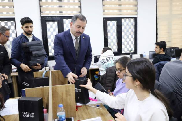 BAYDİLLİ'DEN ÜNİVERSİTEYE HAZIRLANAN ÖĞRENCİLERE EĞİTİM DESTEĞİ 11 IMG 20240214 WA0109