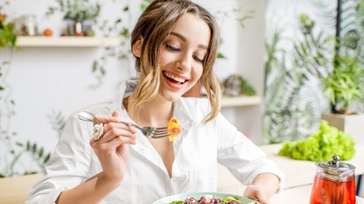 Kirmizi sade duz arka plan fotografli vlog videosu youtube kucuk resmi 2 scaled