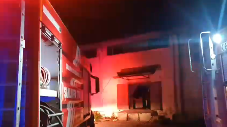 2024 03 eyyubiyede ekmek fabrikasindaki yangin itfaiye ekiplerince sonduruldu