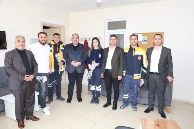 2024 03 salih ekinciden 14 mart tip bayraminda saglik calisanlarina karanfil scaled