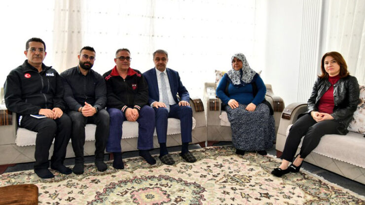 2024 03 sel felaketinin yildonumunde vali sildak aileleri ziyaret etti scaled