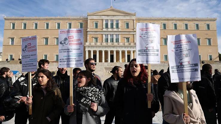 Yunanistan’da özel üniversitelere izin çıktı
